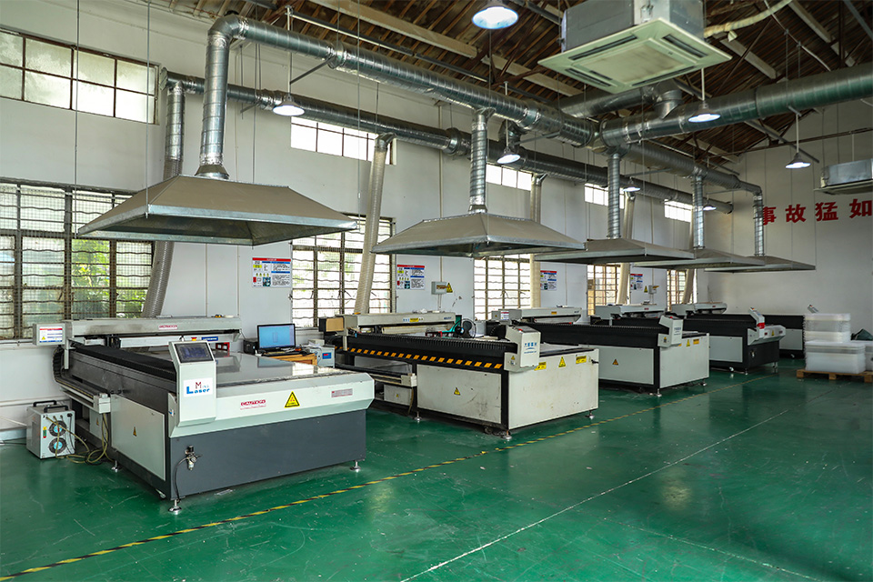 Laser cutting machine